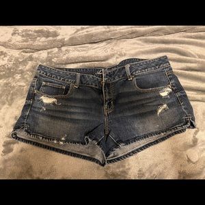 AE shortie distressed look stretch material